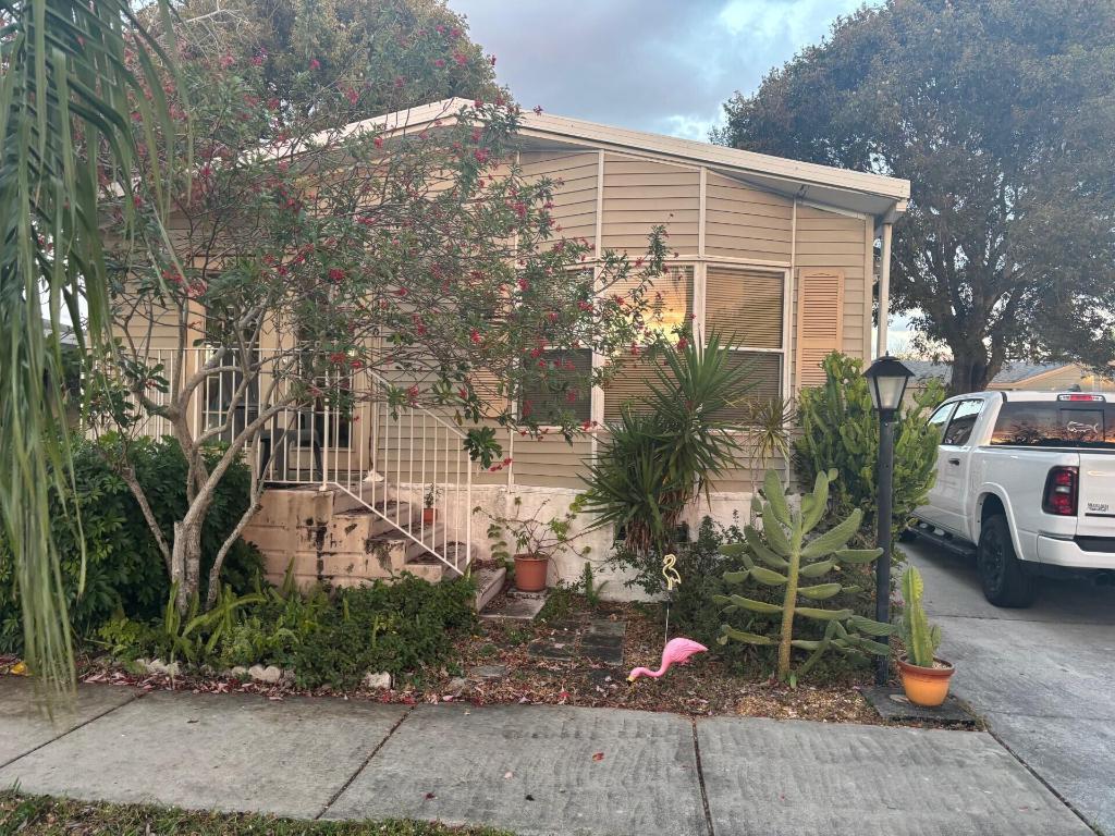 TALLOWWOOD ISLE - Residential