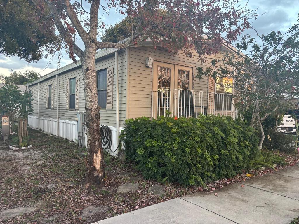 TALLOWWOOD ISLE - Residential