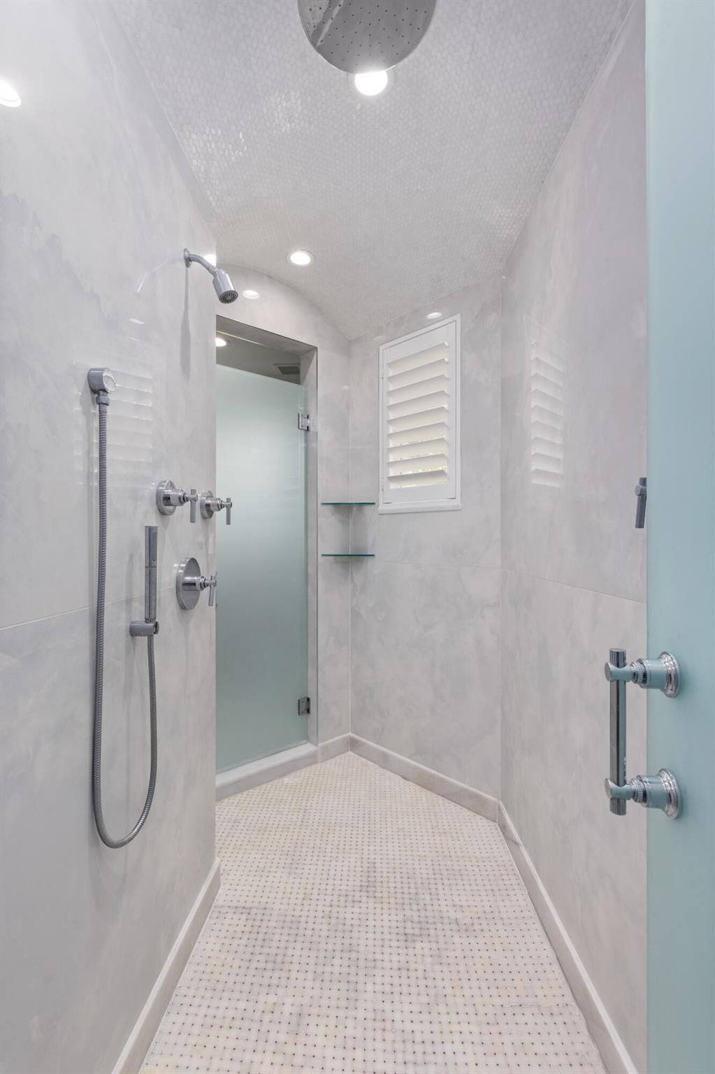 LAKE ROGERS ISLE - Residential