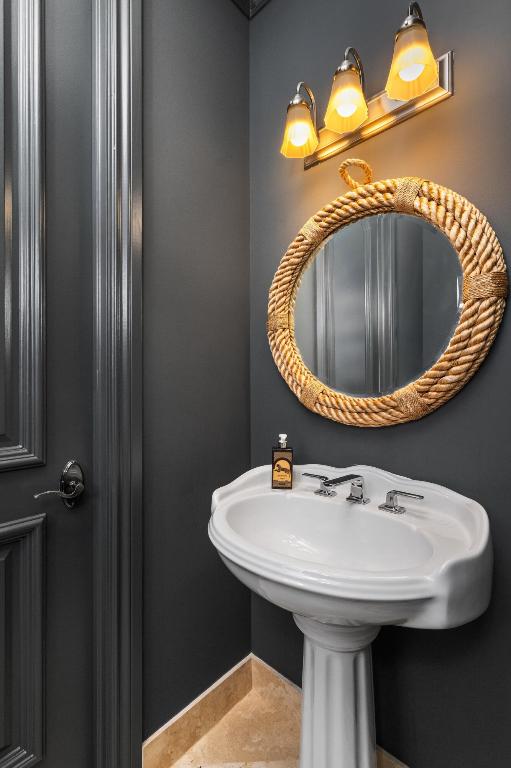 LAKE ROGERS ISLE - Residential