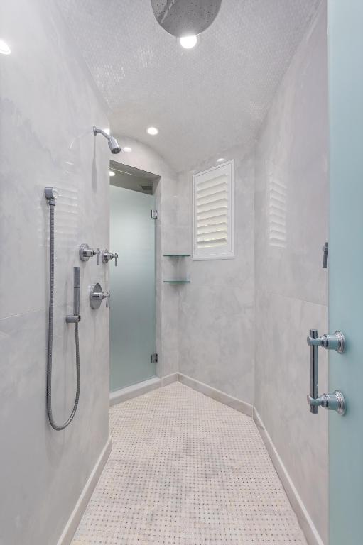 LAKE ROGERS ISLE - Residential