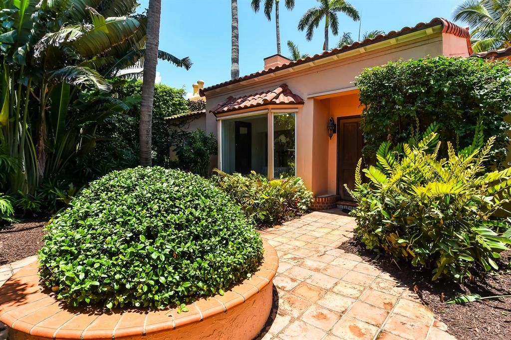 Photo of 301 Brazilian Avenue, Palm Beach, FL 33480 (MLS # R10827315)