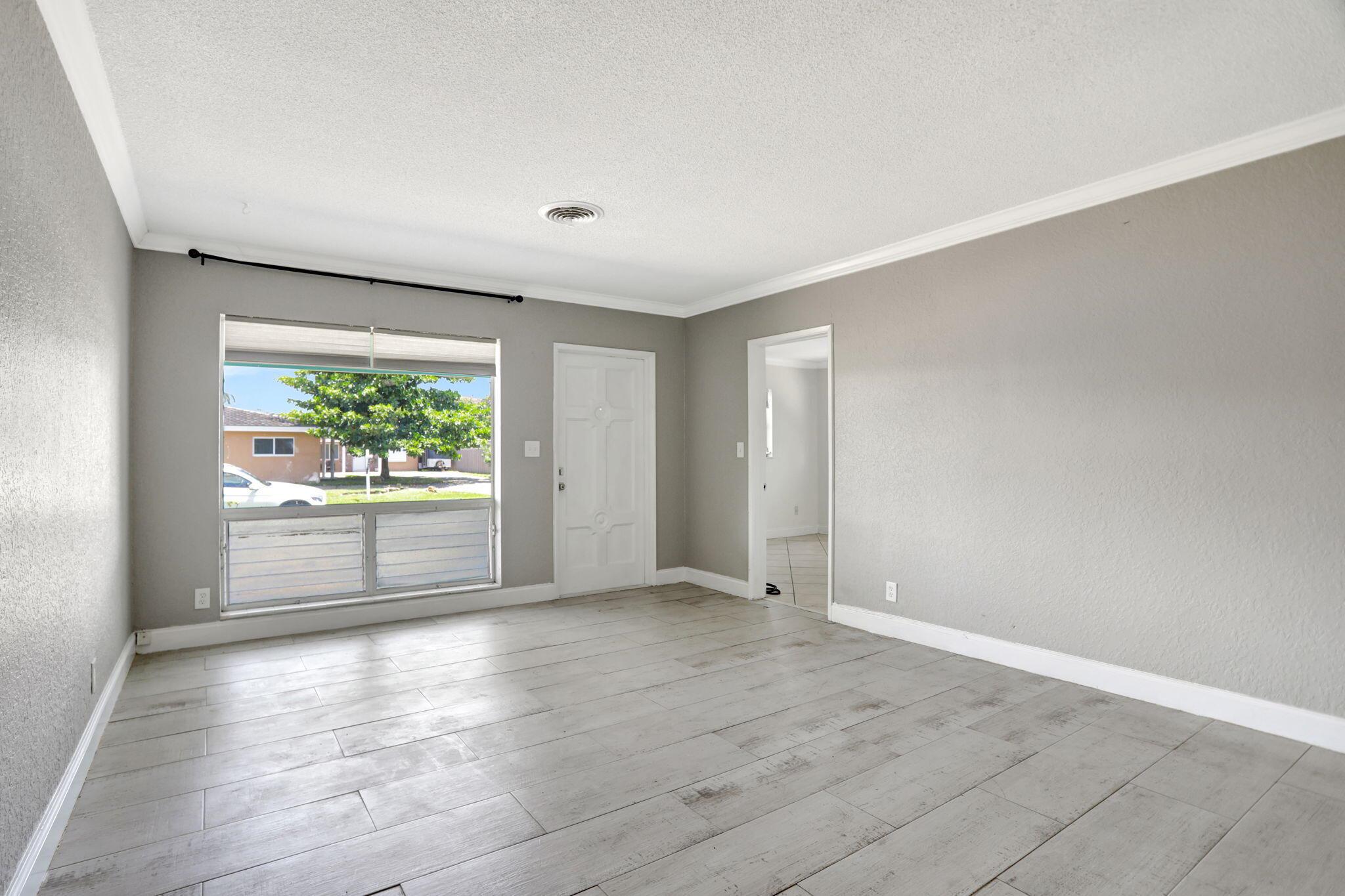 TARA HEIGHTS ESTATES - Residential Income