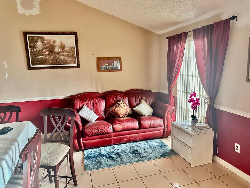 listing image 0