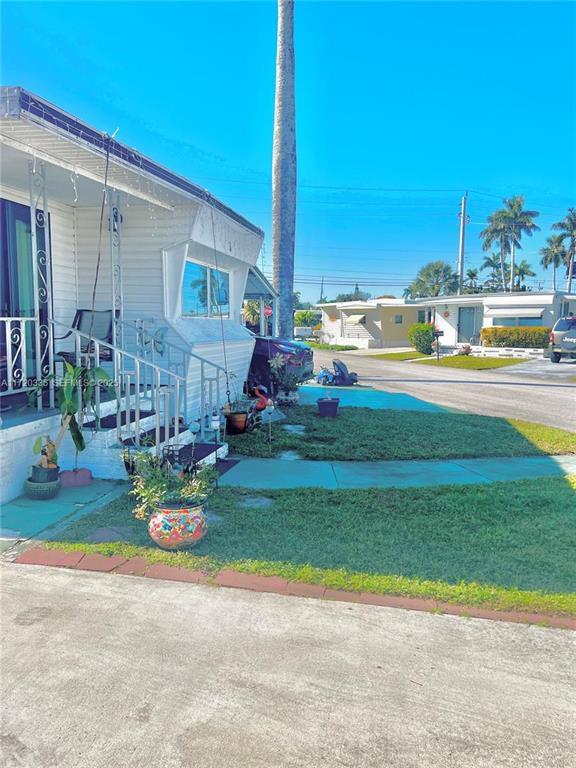 8564 SW 15th Court