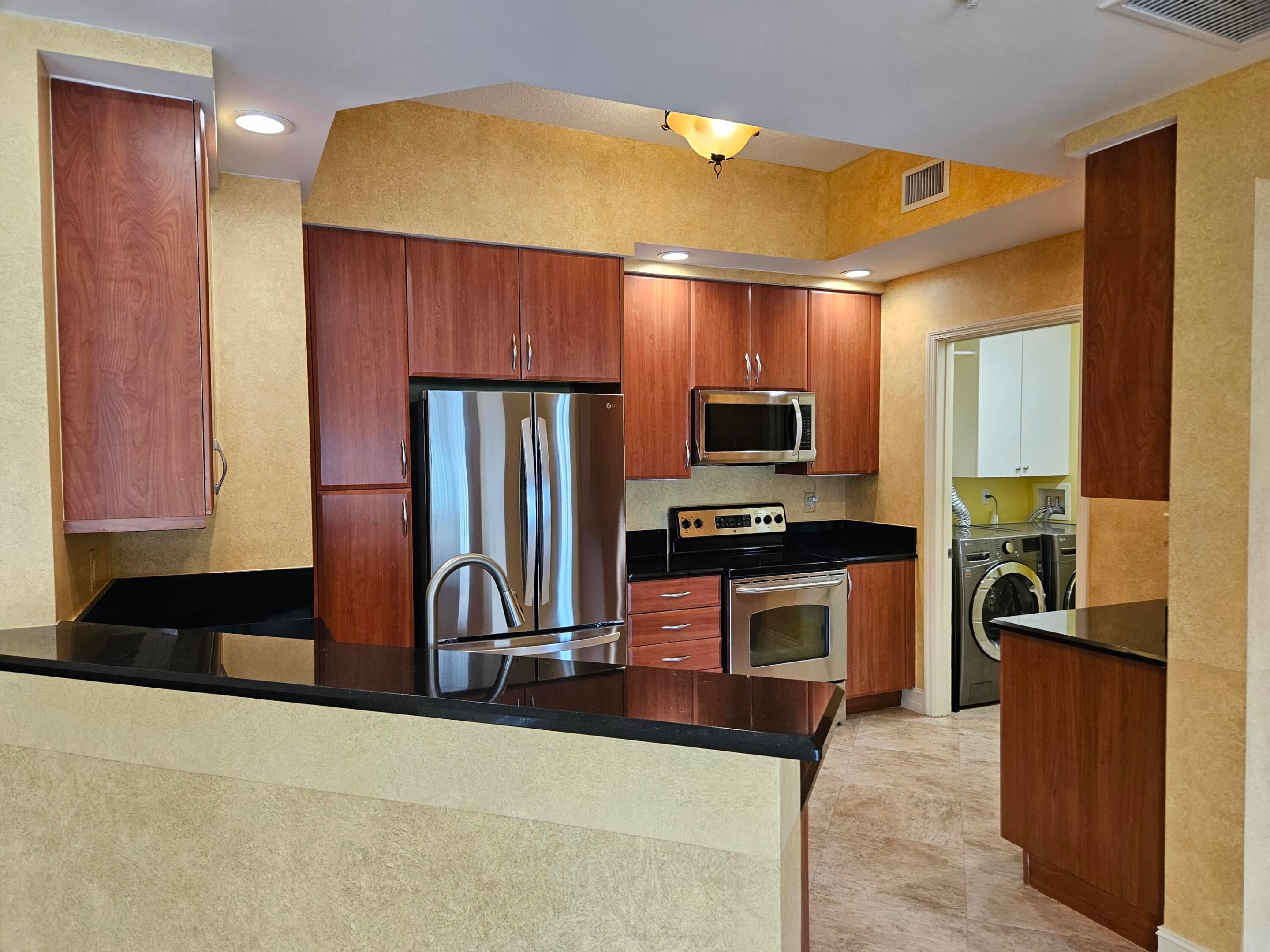801 S Olive Avenue 1506