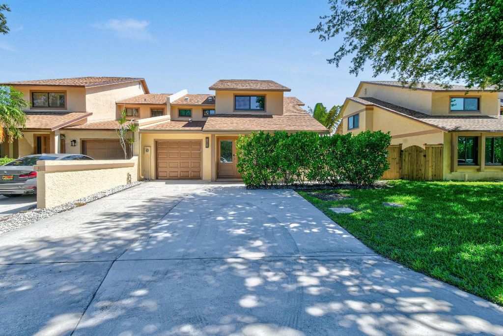 Photo of 1034 Raintree Drive, Palm Beach Gardens, FL 33410 (MLS # R11110482)