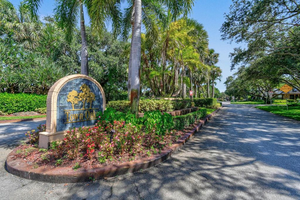 Photo of 1034 Raintree Drive, Palm Beach Gardens, FL 33410 (MLS # R11110482)