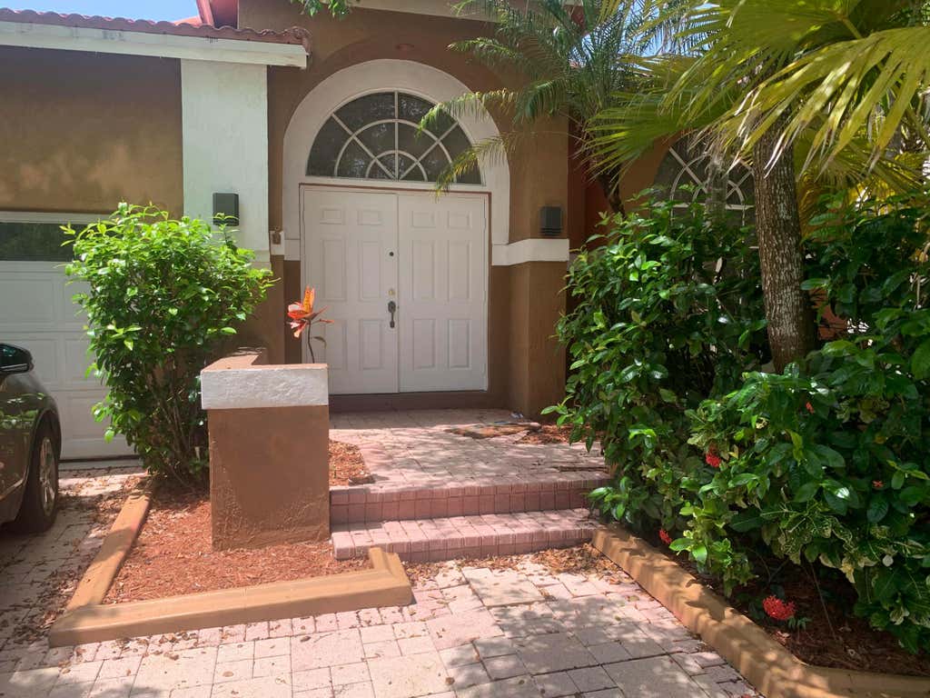 Photo of 11585 N Quayside Drive, Cooper City, FL 33026 (MLS # B26051650)