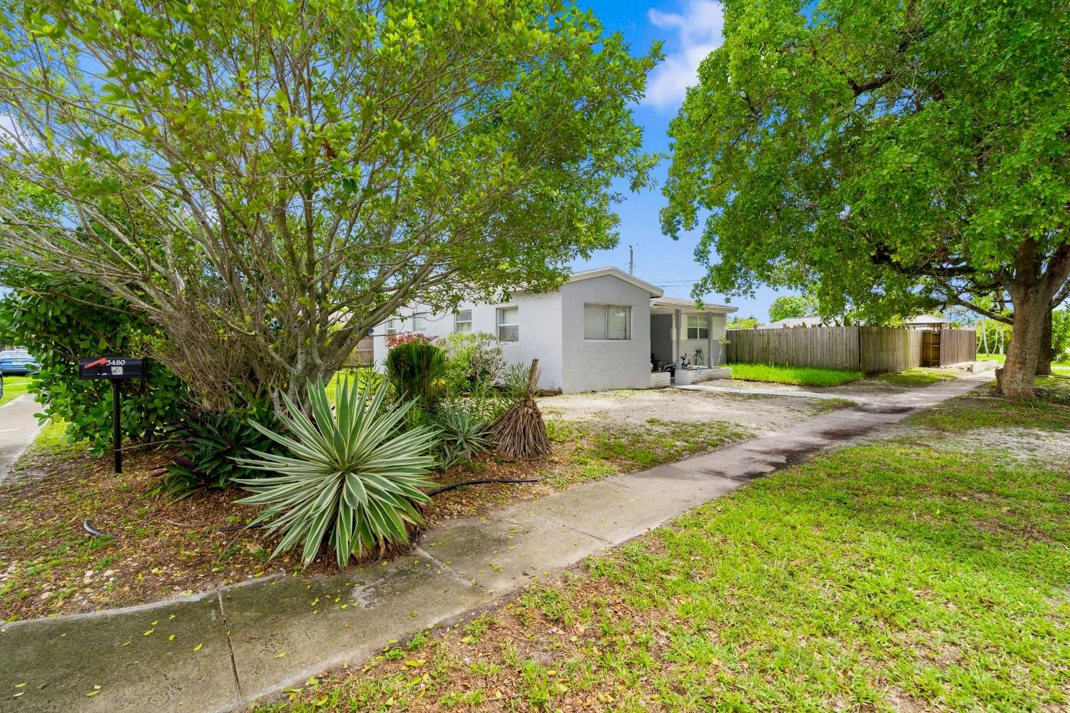 Welcome to this charming Fort Lauderdale home, perfectly located in a central and convenient
neighborhood! This move-in ready residence features a bright and open layout, tile flooring throughout,
and plenty of natural light. The spacious yard offers endless possibilities — ideal for entertaining,
gardening, or adding a pool. Enjoy easy access to major highways, shopping, dining, and just minutes from
the beach. Whether you’re a first-time buyer or looking for your next investment, this home is ready for you!