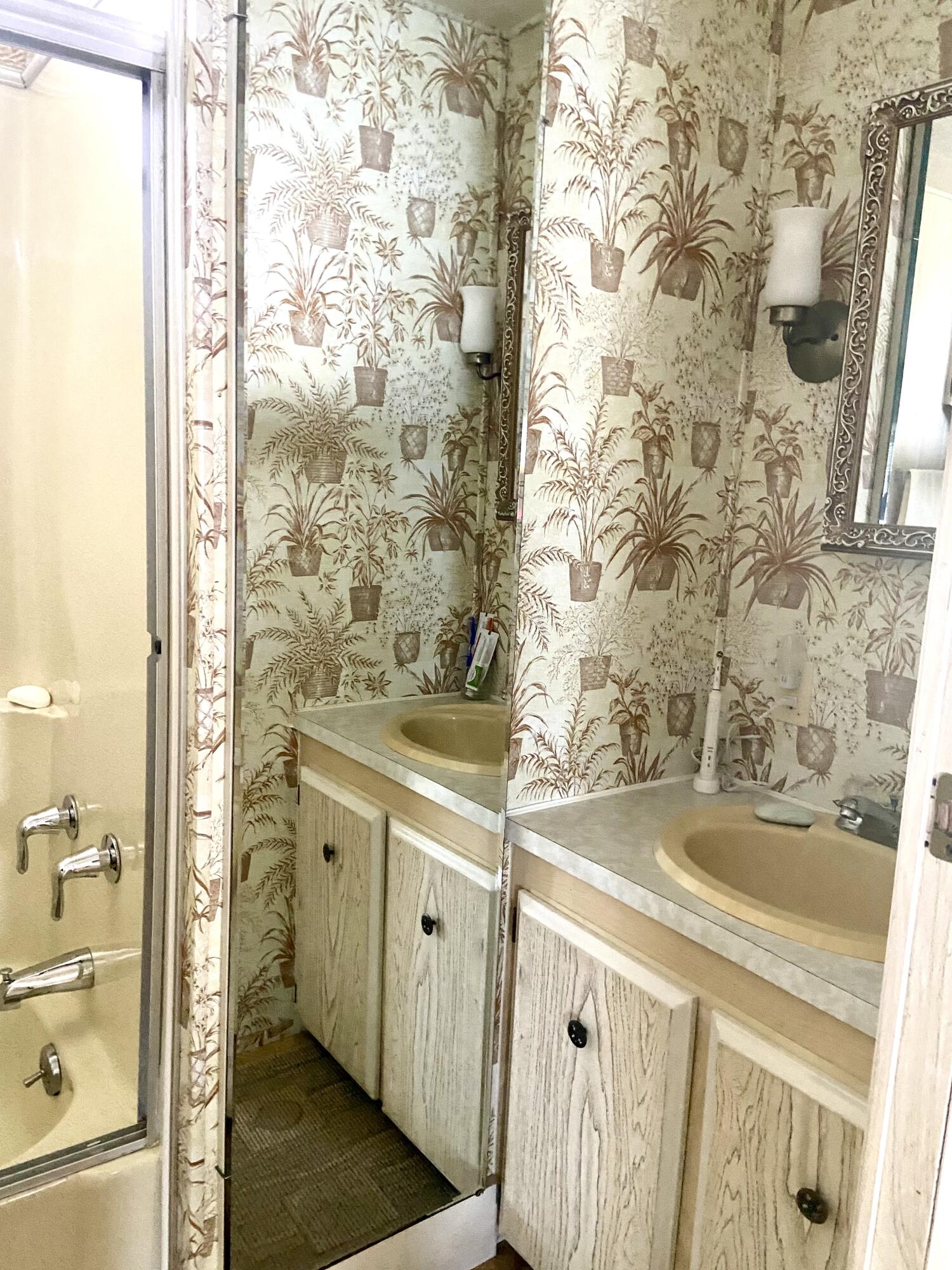 Spanish Lakes Riverfront 55+ community - Residential