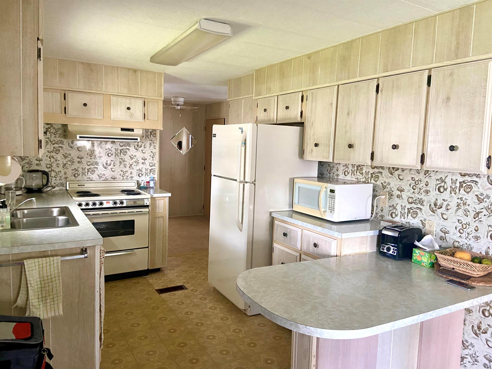 Spanish Lakes Riverfront - Residential