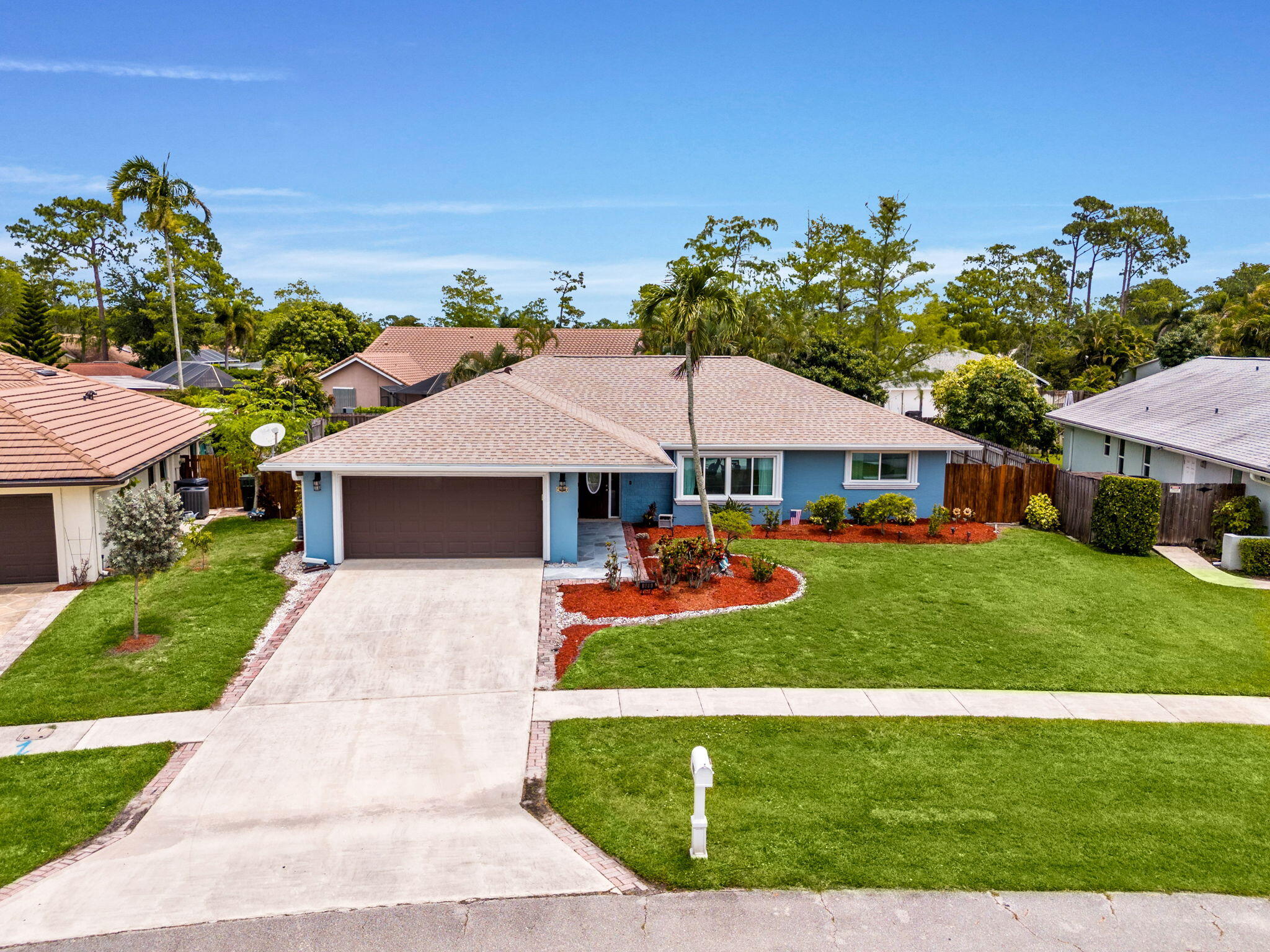 SUGAR POND MANOR OF WELLINGTON - Residential