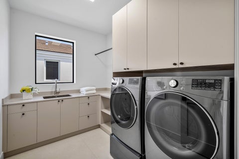 Tiny photo for 521 SE 4TH Avenue, Delray Beach, FL 33483 (MLS # B26071088)