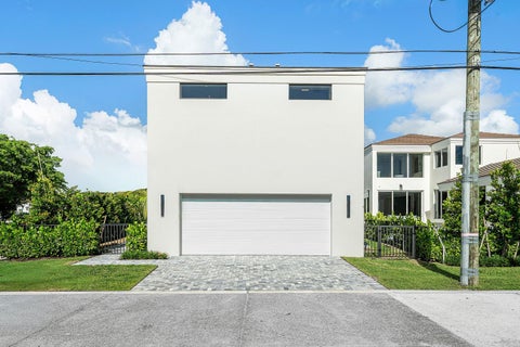 Tiny photo for 521 SE 4TH Avenue, Delray Beach, FL 33483 (MLS # B26071088)