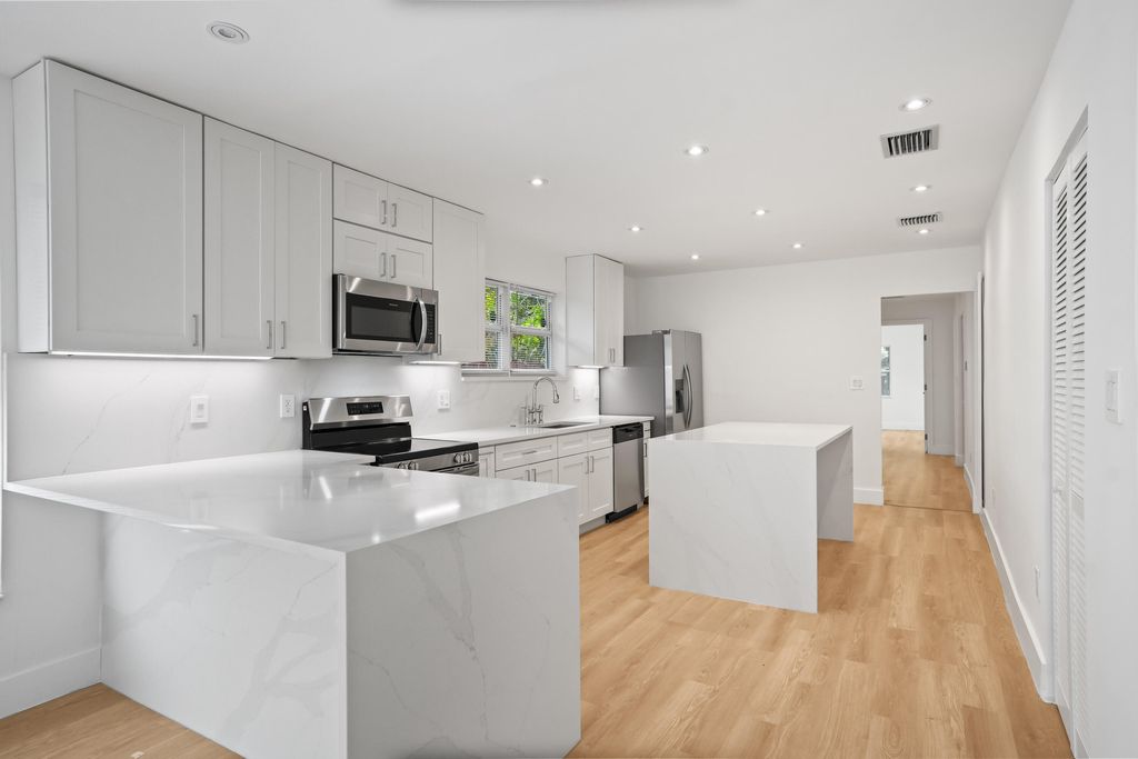 Photo of 1404 NE 2nd Street, Pompano Beach, FL 33060 (MLS # B26030308)