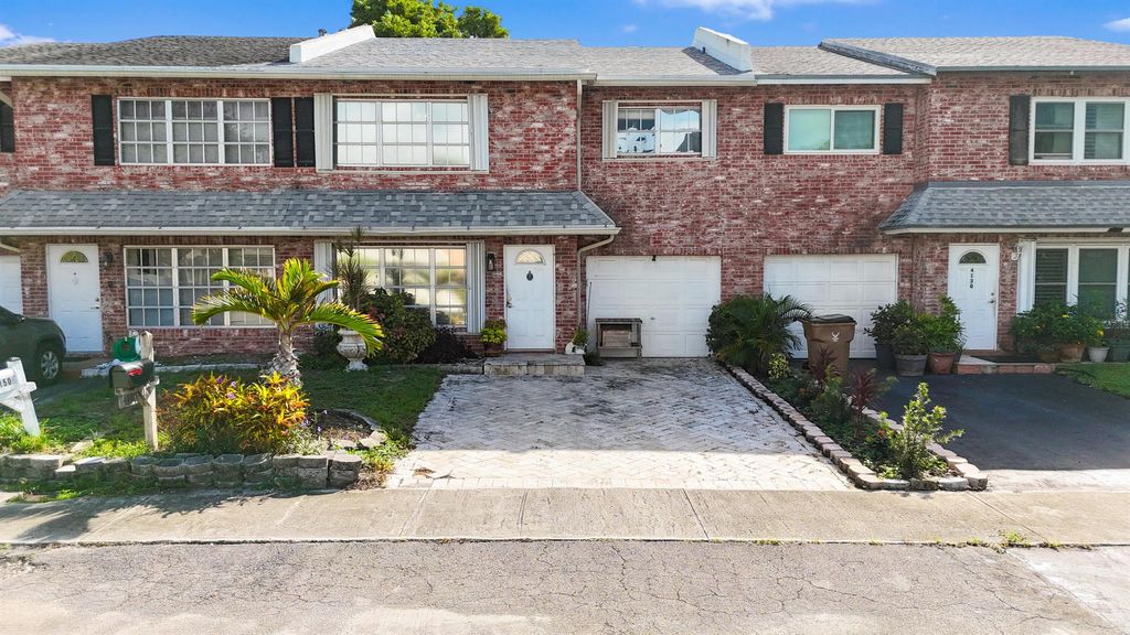 Photo of 4140 NW 8th Lane, Deerfield Beach, FL 33064 (MLS # R11130365)