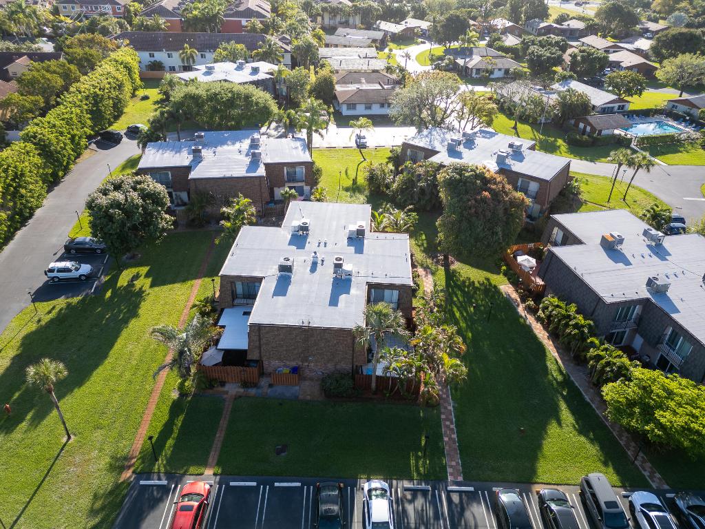 LOS MANGOS PATIO VILLAS AND TOWNHOMES - Residential