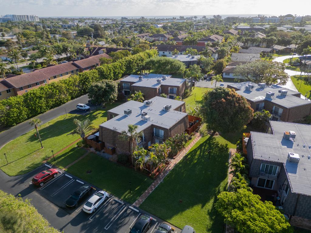 LOS MANGOS PATIO VILLAS AND TOWNHOMES - Residential