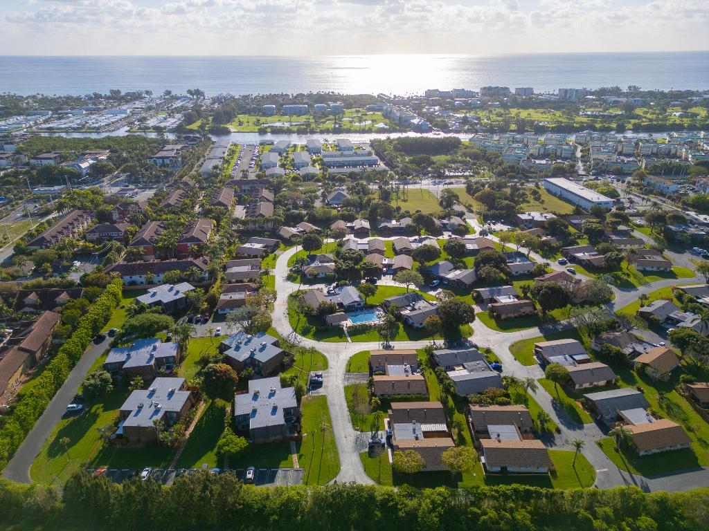 LOS MANGOS PATIO VILLAS AND TOWNHOMES - Residential