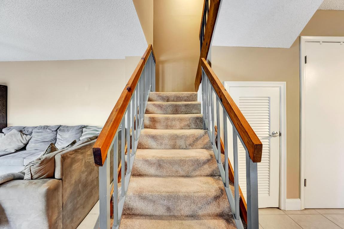 LOS MANGOS PATIO VILLAS AND TOWNHOMES - Residential