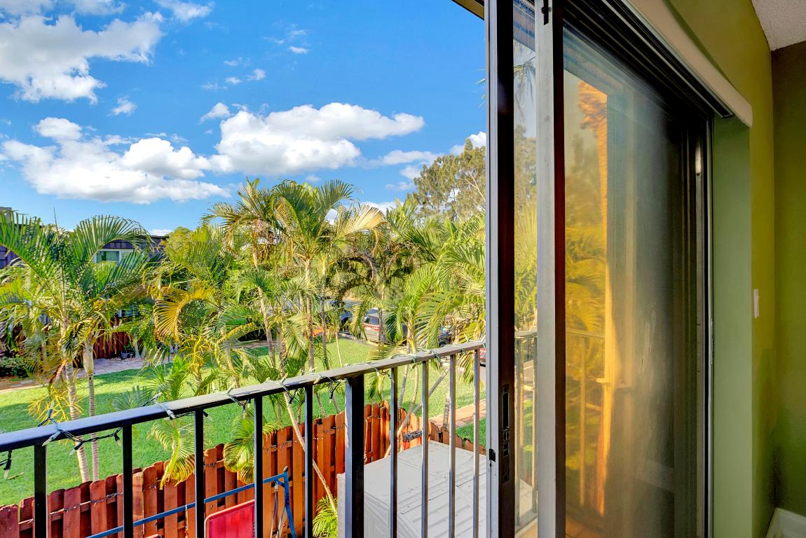 LOS MANGOS PATIO VILLAS AND TOWNHOMES - Residential