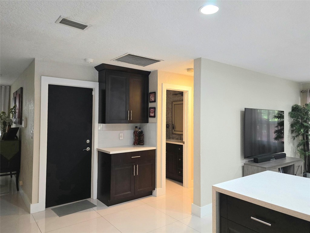 Bonaventure Lakes 87-26 B - Residential