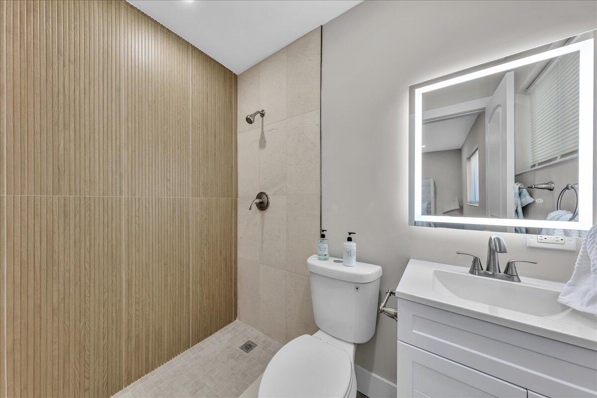 PALM LANE VILLA NO 5 - Residential