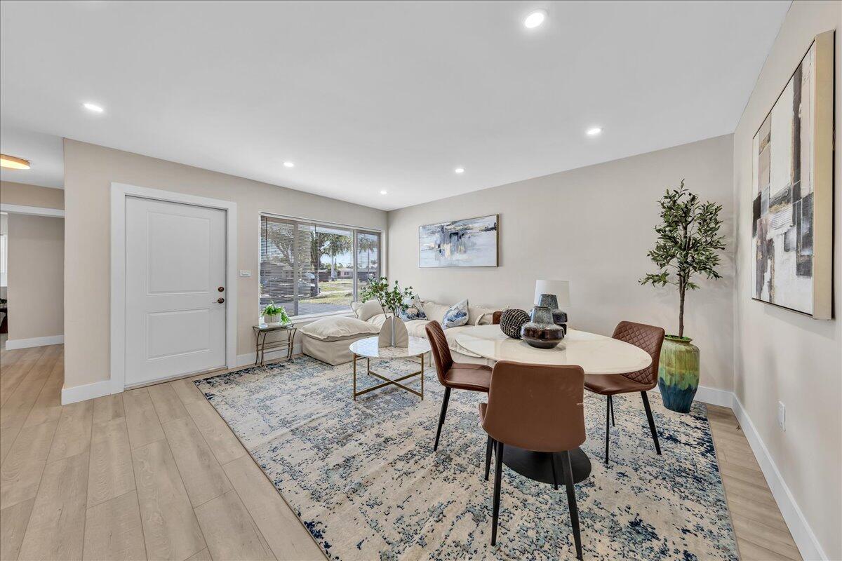 PALM LANE VILLA NO 5 - Residential