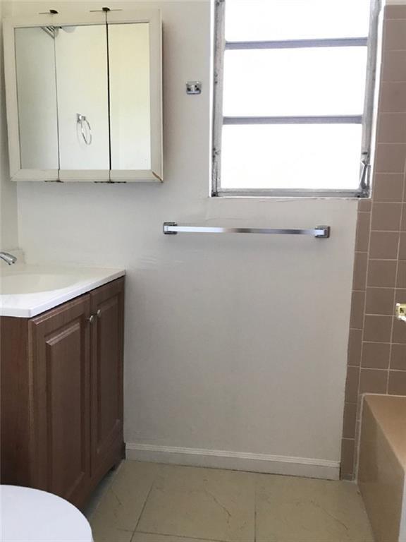 Sandpebbles Twnhs Condo - Residential Lease
