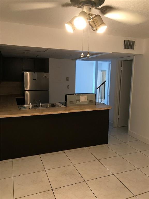 Sandpebbles Twnhs Condo - Residential Lease