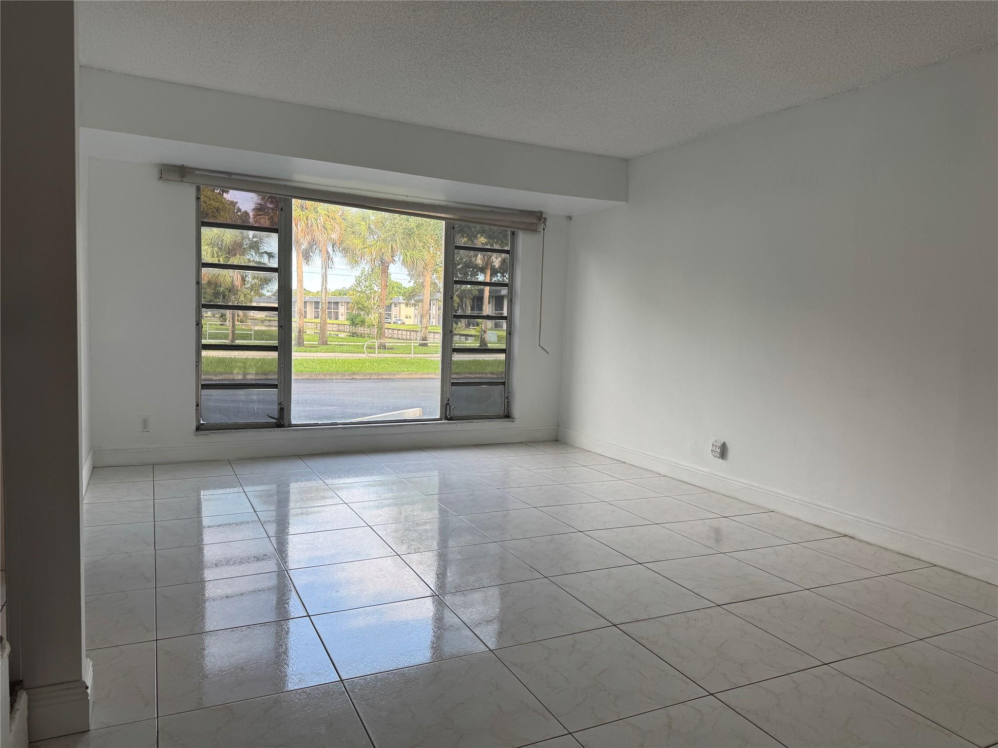 Sandpebbles Twnhs Condo - Residential Lease