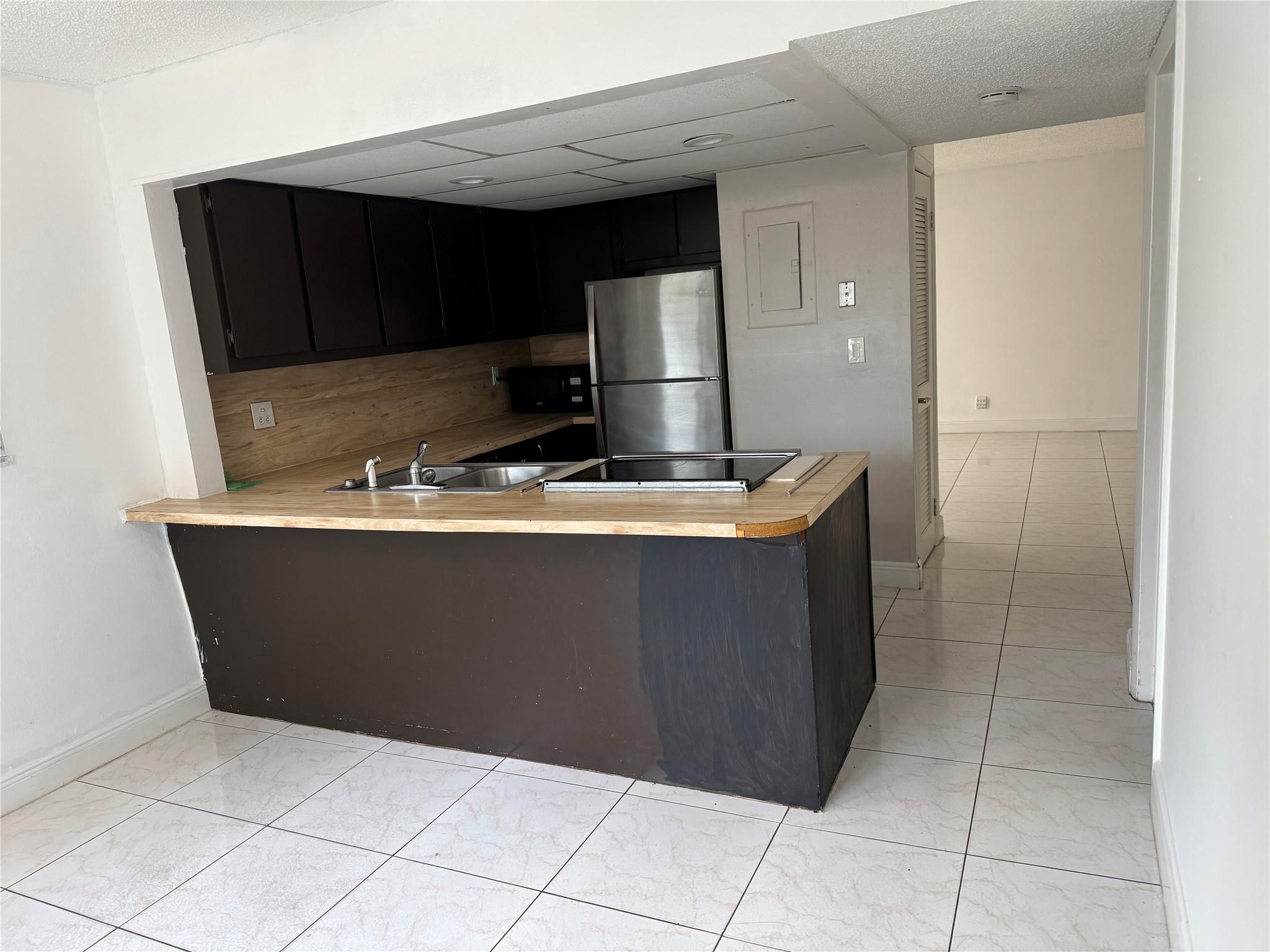 Sandpebbles Twnhs Condo - Residential Lease