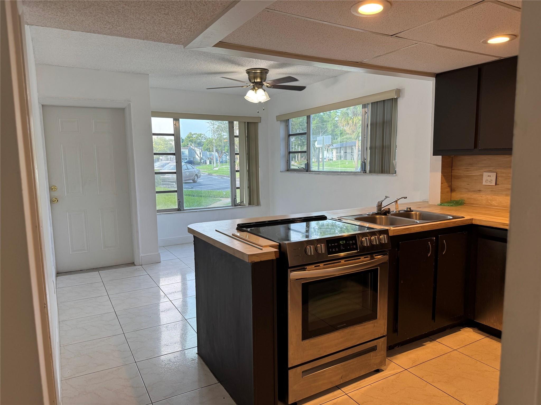 Sandpebbles Twnhs Condo - Residential Lease