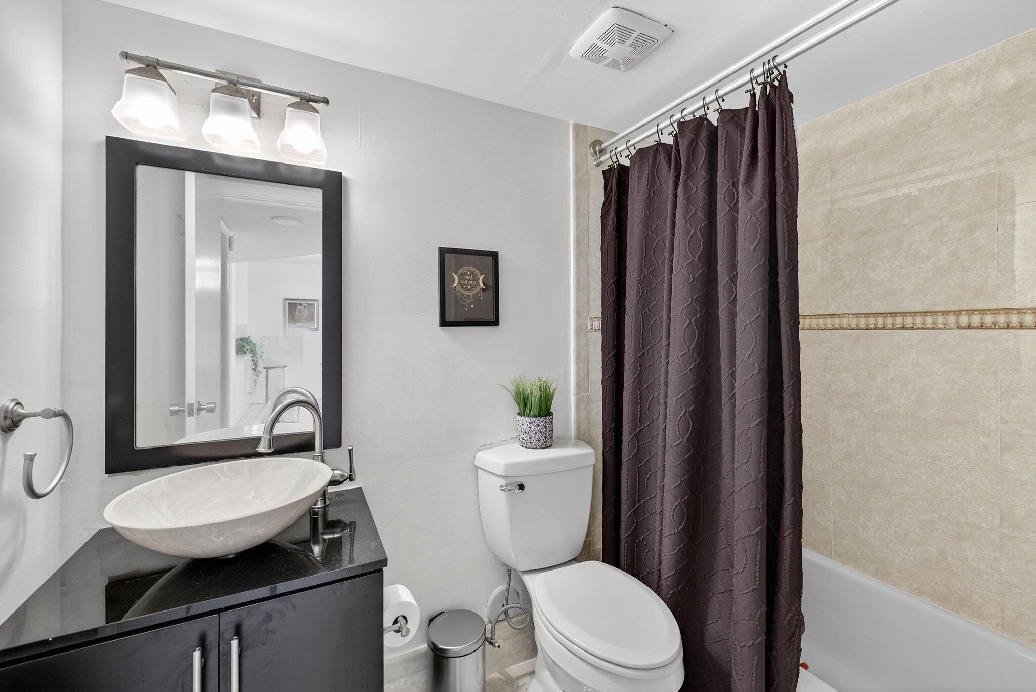 LAKE EMERALD CONDOMINIUM - Residential