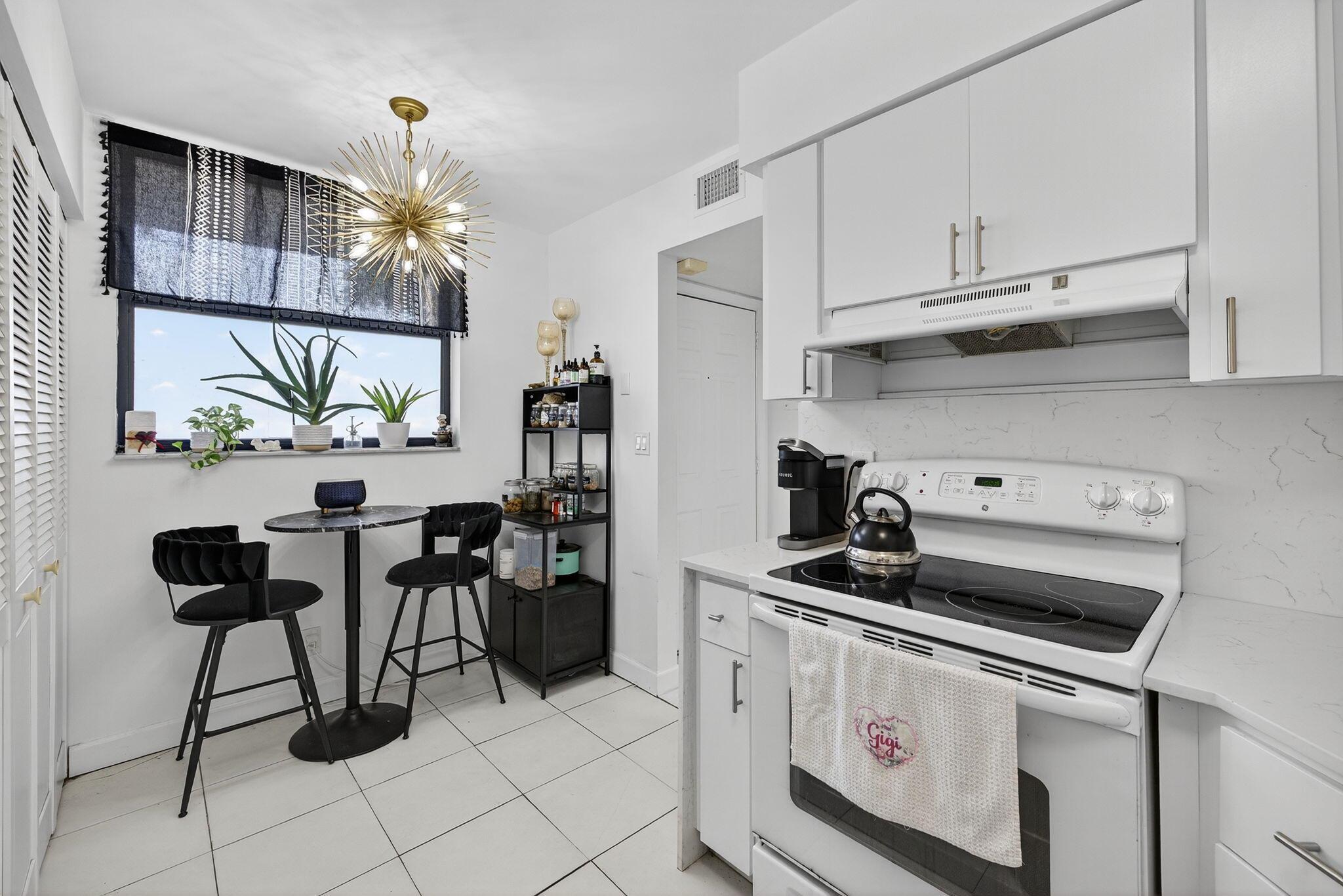 LAKE EMERALD CONDOMINIUM - Residential