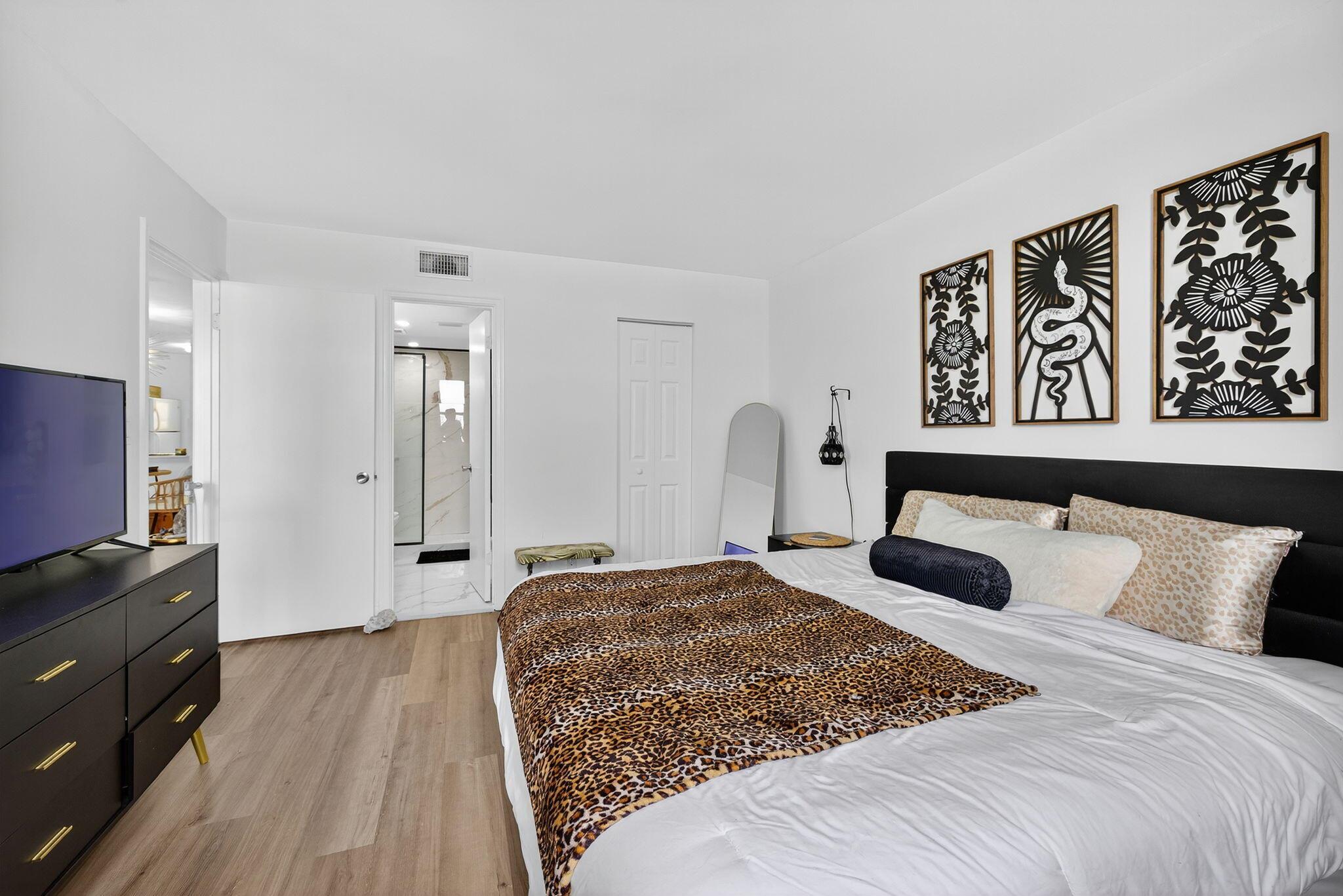 LAKE EMERALD CONDOMINIUM - Residential