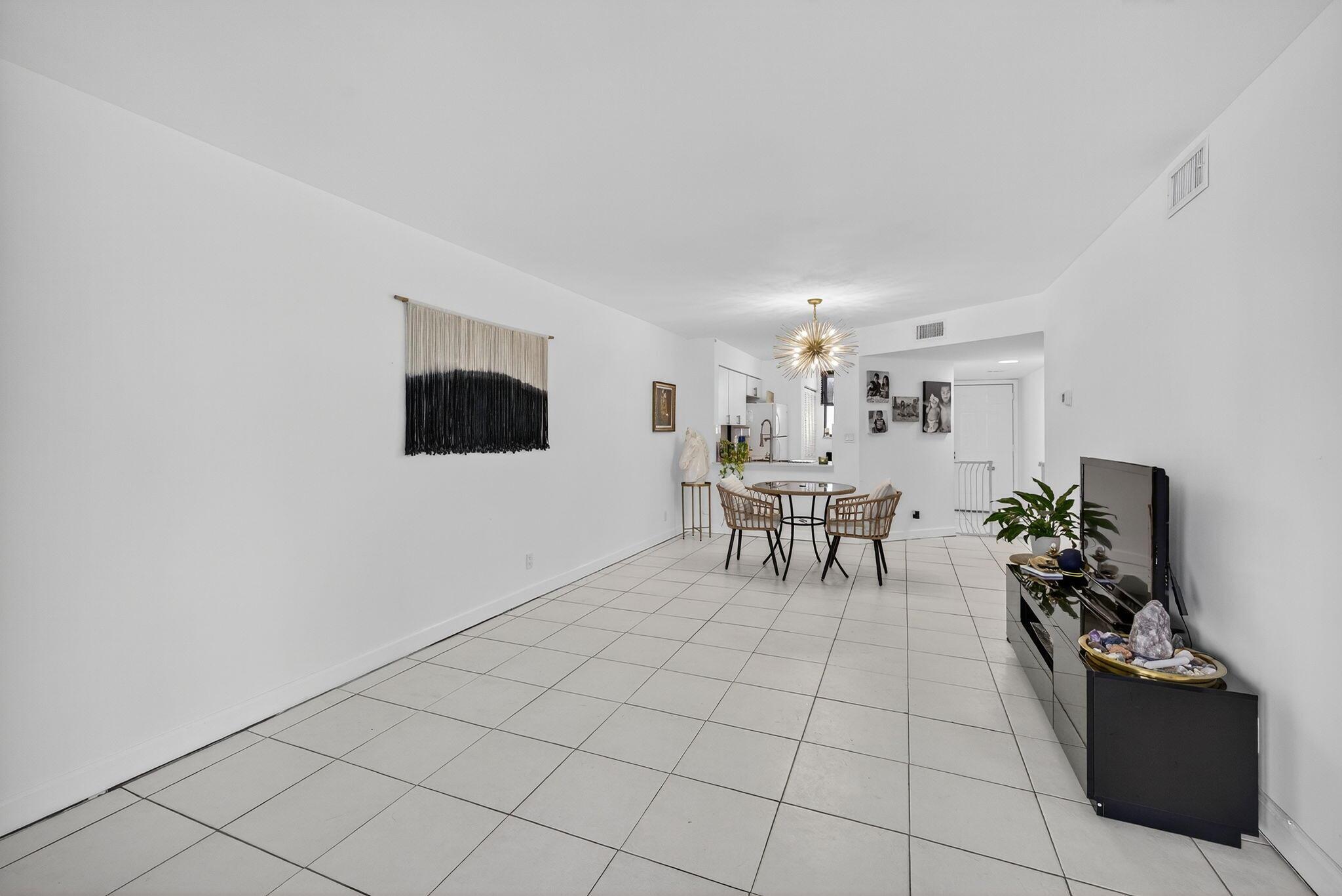 LAKE EMERALD CONDOMINIUM - Residential