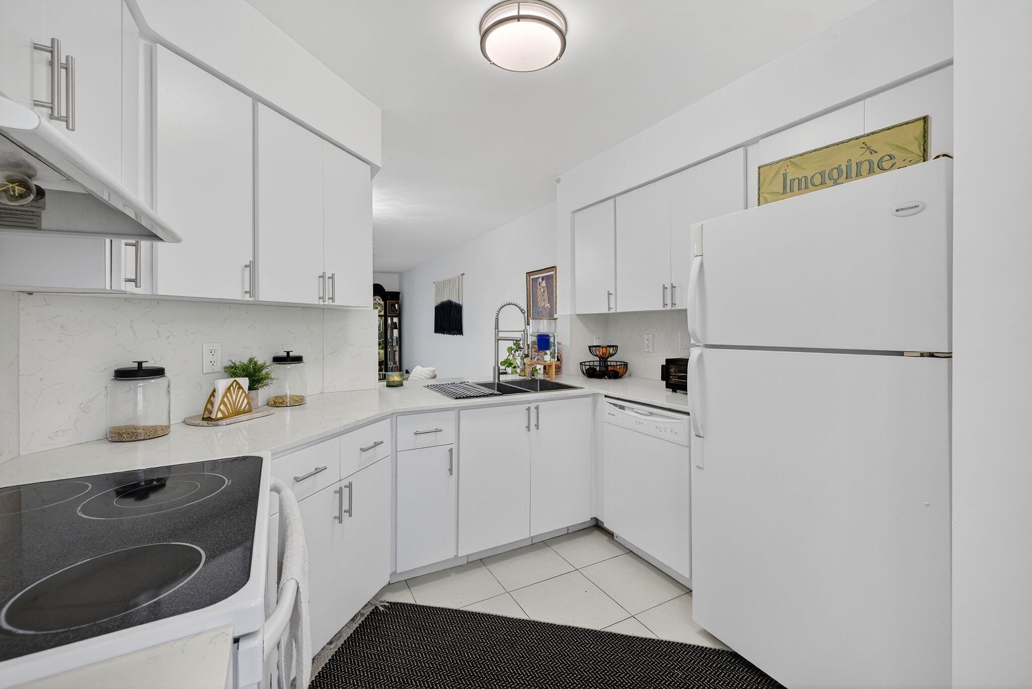 LAKE EMERALD CONDOMINIUM - Residential