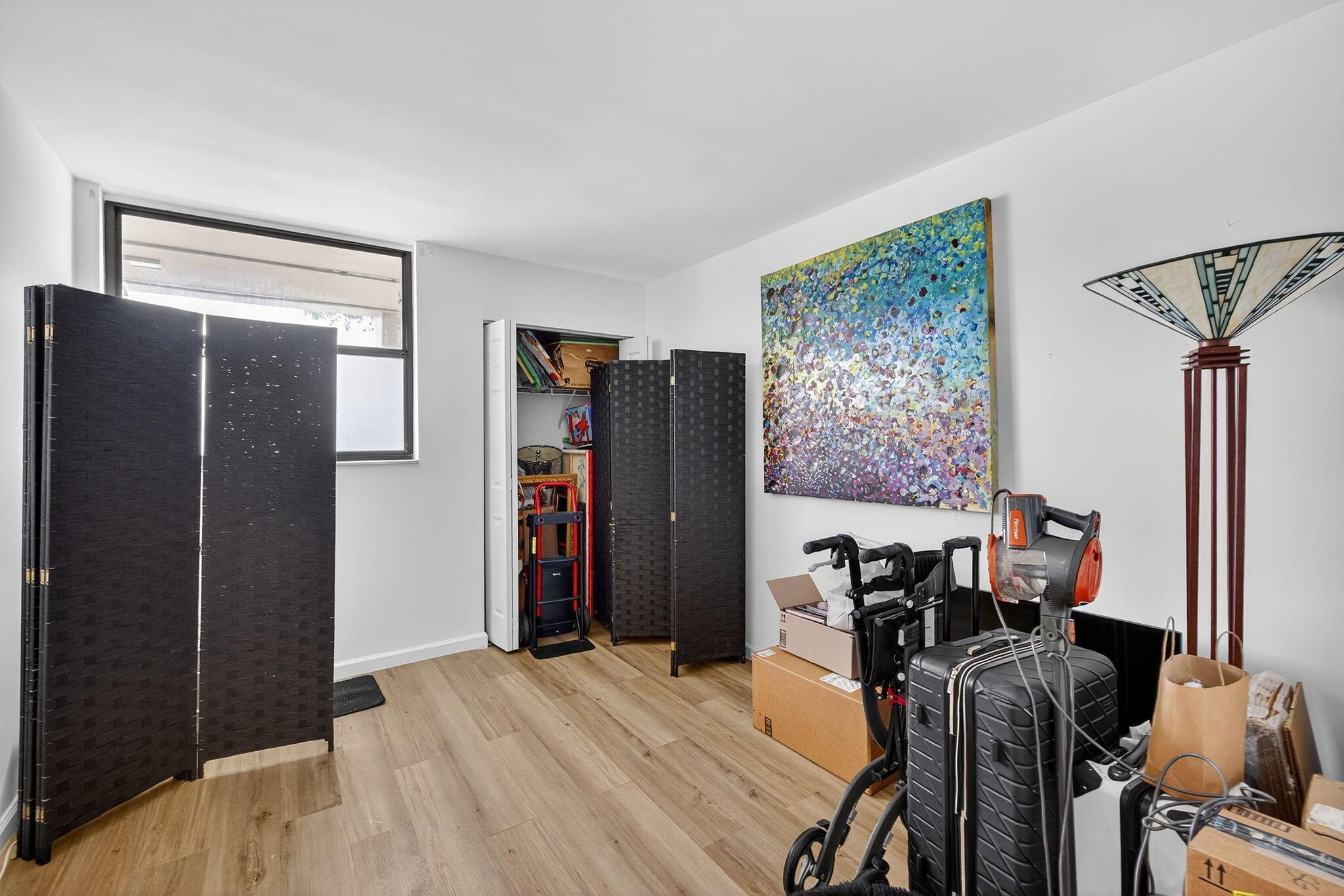 LAKE EMERALD CONDOMINIUM - Residential