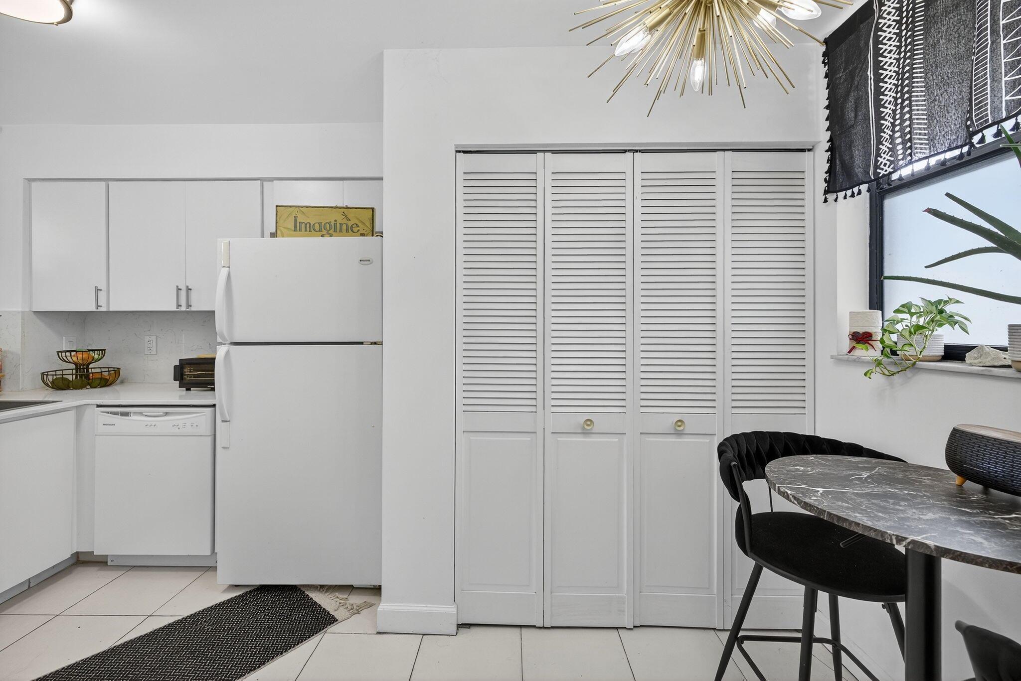 LAKE EMERALD CONDOMINIUM - Residential