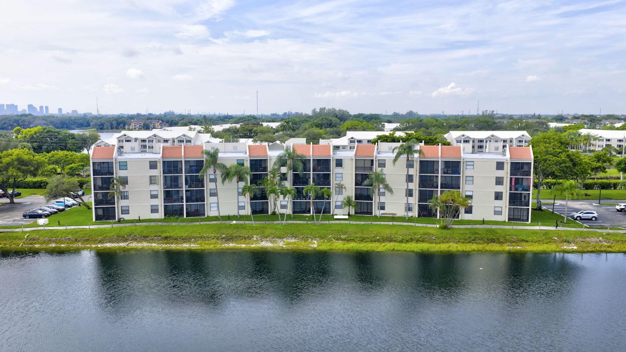 LAKE EMERALD CONDOMINIUM - Residential