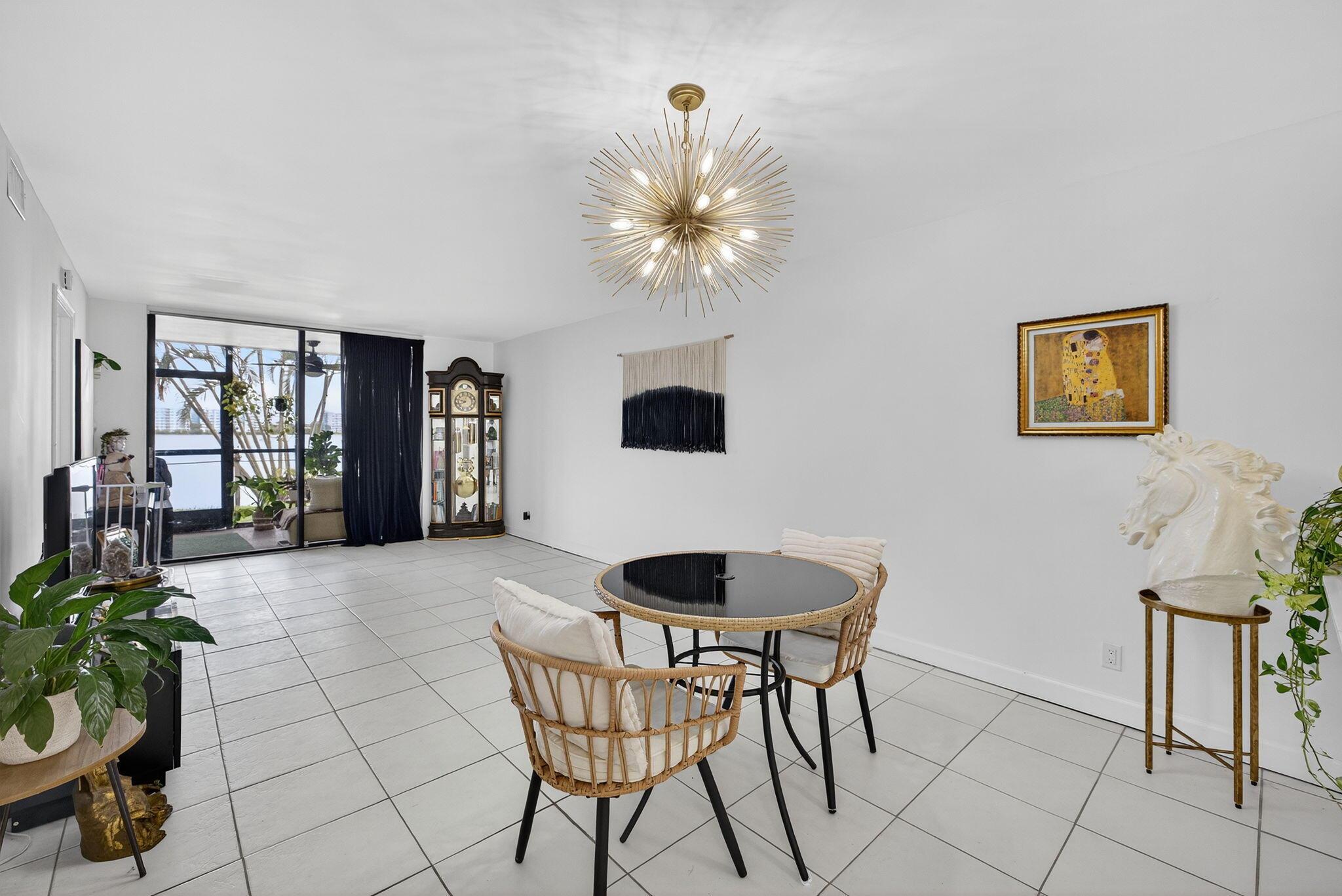 LAKE EMERALD CONDOMINIUM - Residential