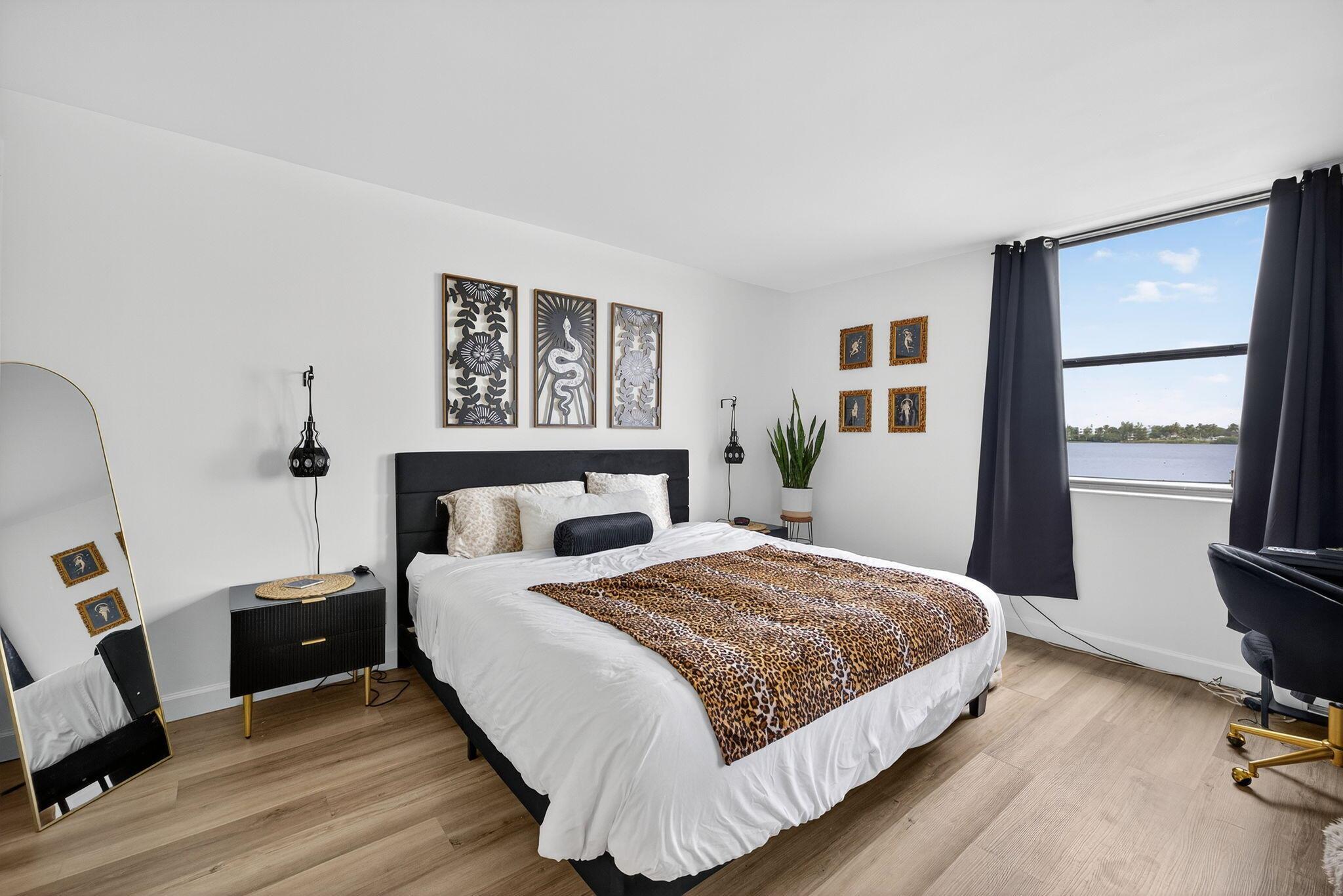 LAKE EMERALD CONDOMINIUM - Residential