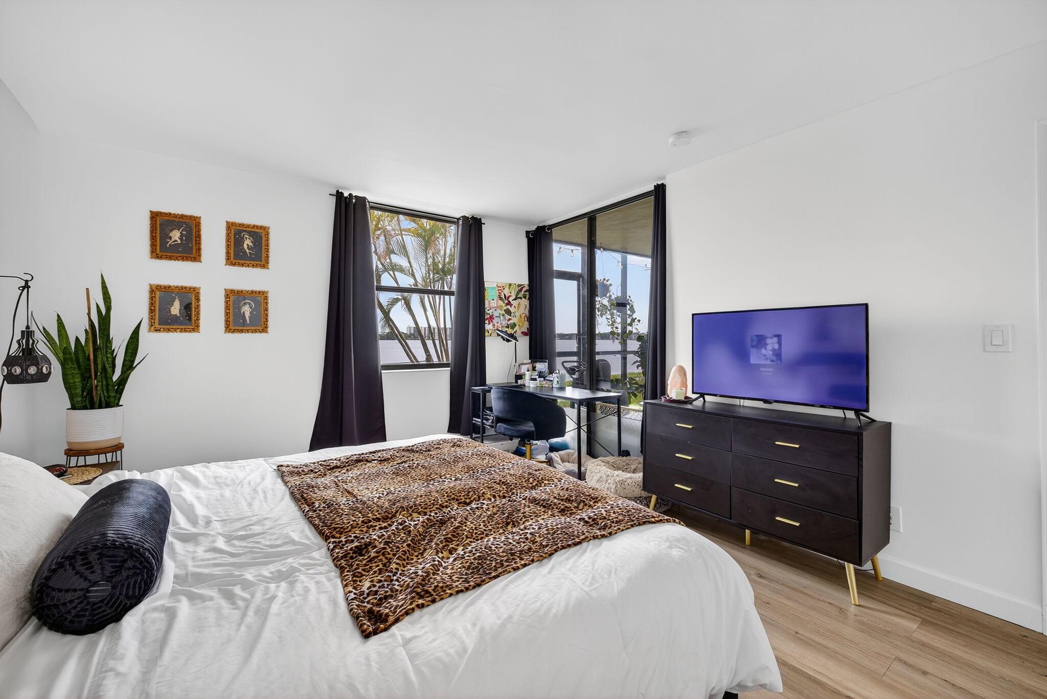 LAKE EMERALD CONDOMINIUM - Residential