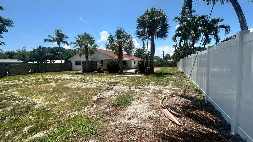 Photo of 201 NE 30TH Street, Boca Raton, FL 33431 (MLS # B26056352)