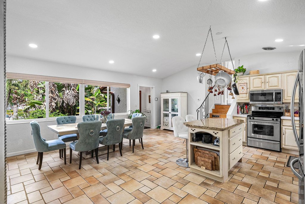 Photo of 1290 NE 4th Avenue, Boca Raton, FL 33432 (MLS # R11123104)