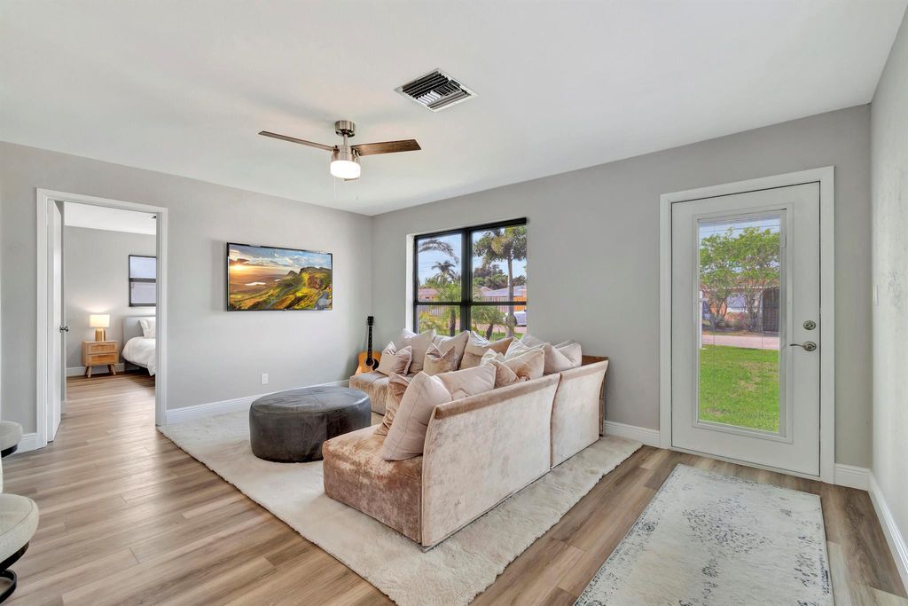 Photo of 512 NW 8th Street, Boynton Beach, FL 33426 (MLS # R10948944)