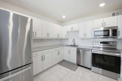 Tiny photo for 563 Piedmont L, Delray Beach, FL 33484 (MLS # B26019465)
