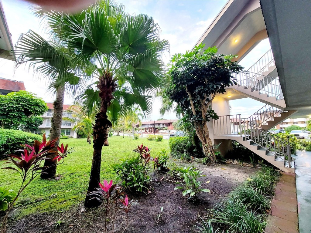 Lauderdale Oaks Condo 1 - Residential Lease